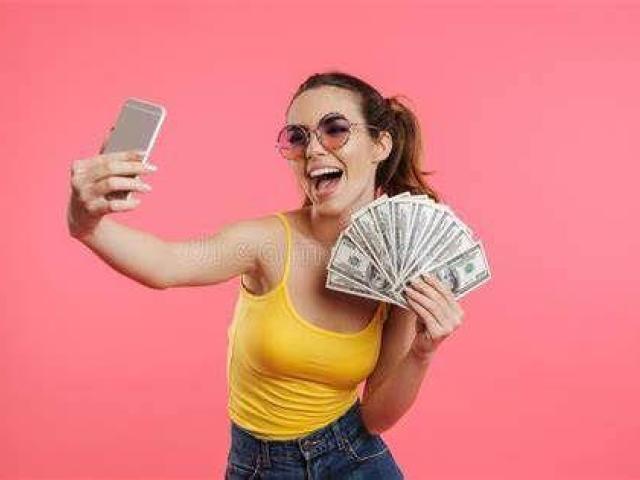 CANLI SOHBET OPERATÖRÜ KAMERALI GÖRÜŞME 